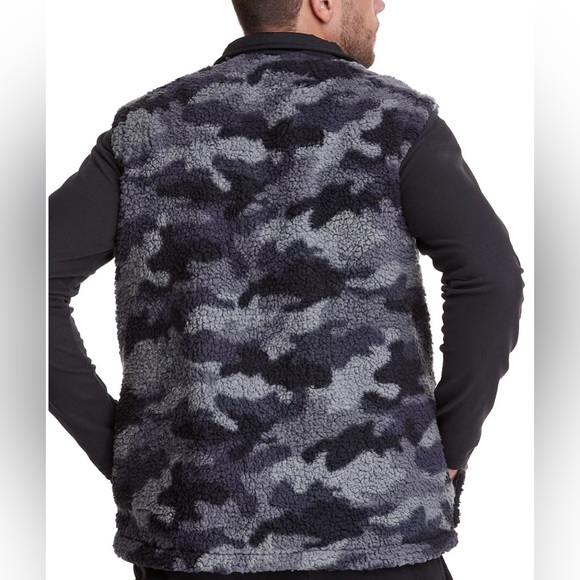 CHAMPION • High Pile Reversible Fleece Vest • Men’s - Picture 3 of 11